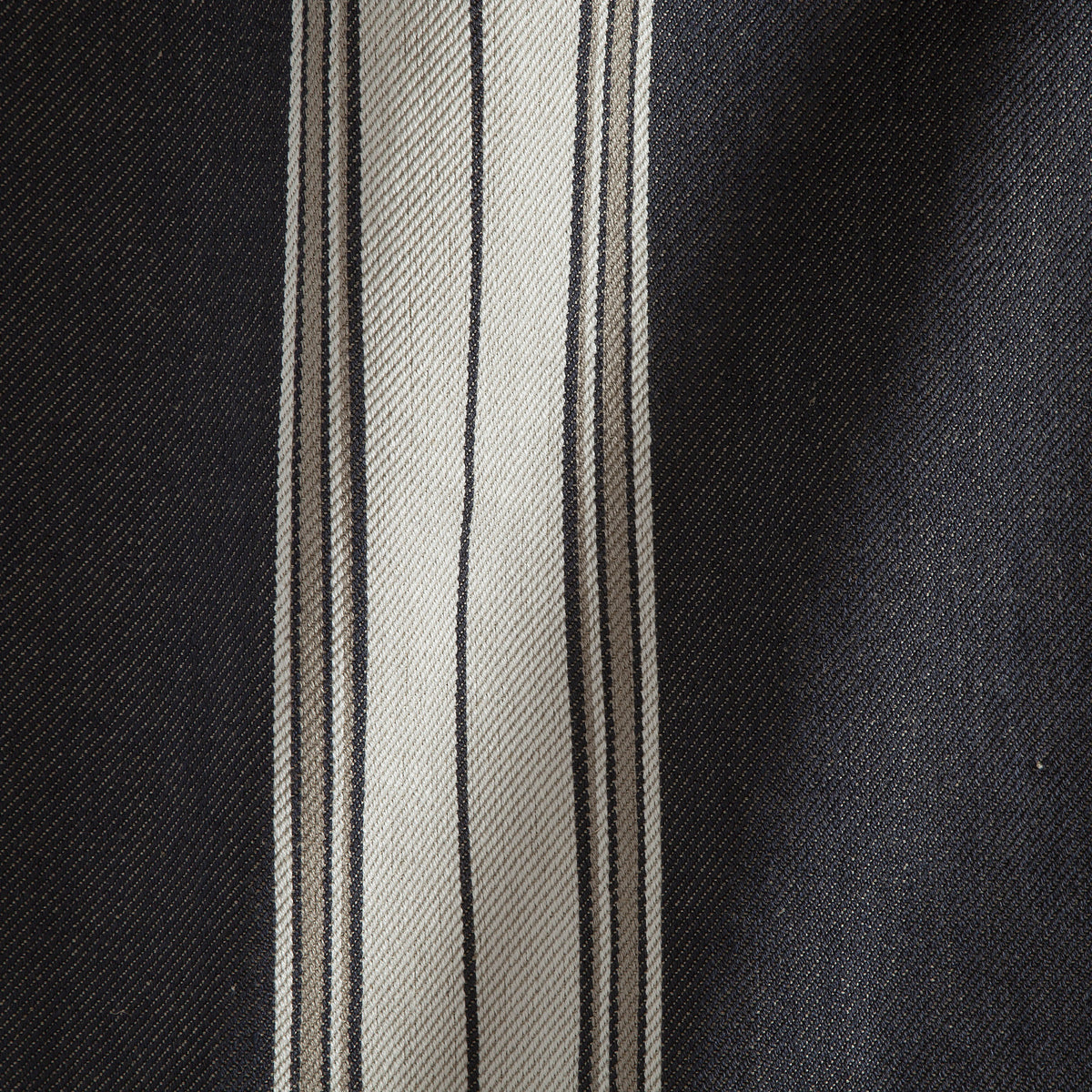 EMPREINTE – coloris Carbone