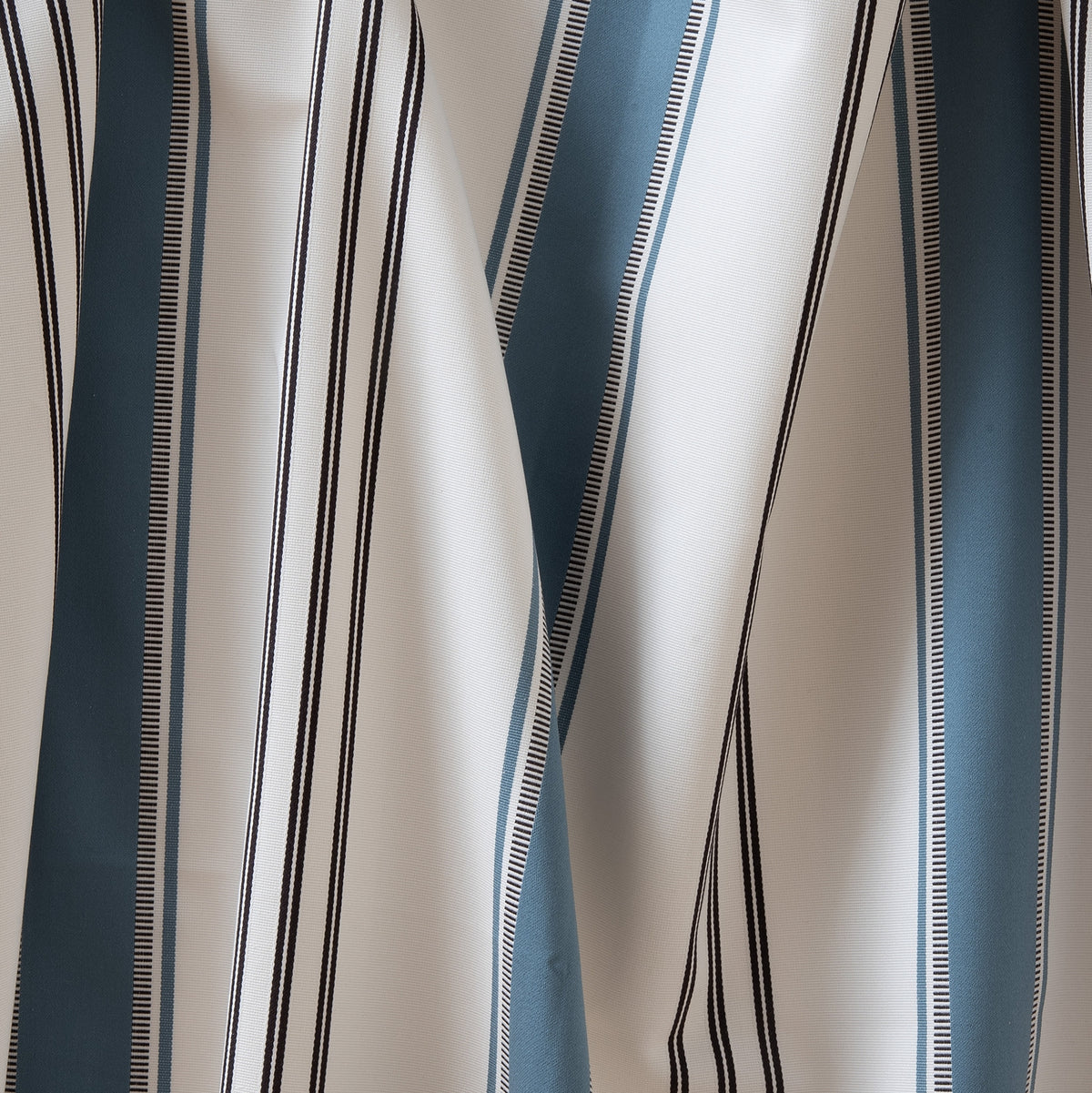 MILA – coloris Bleu phtalo