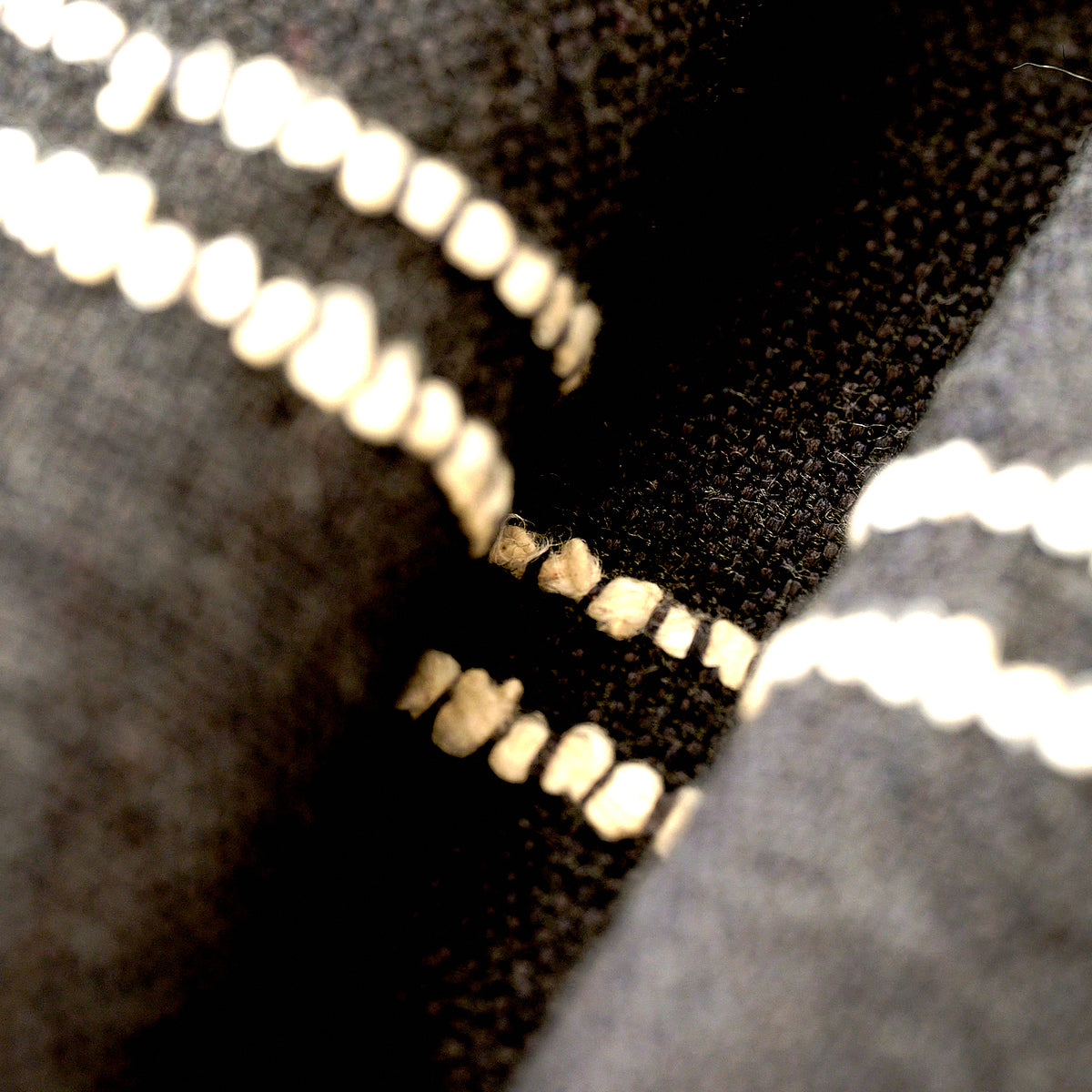 SUFFOLK – coloris Noir carbone